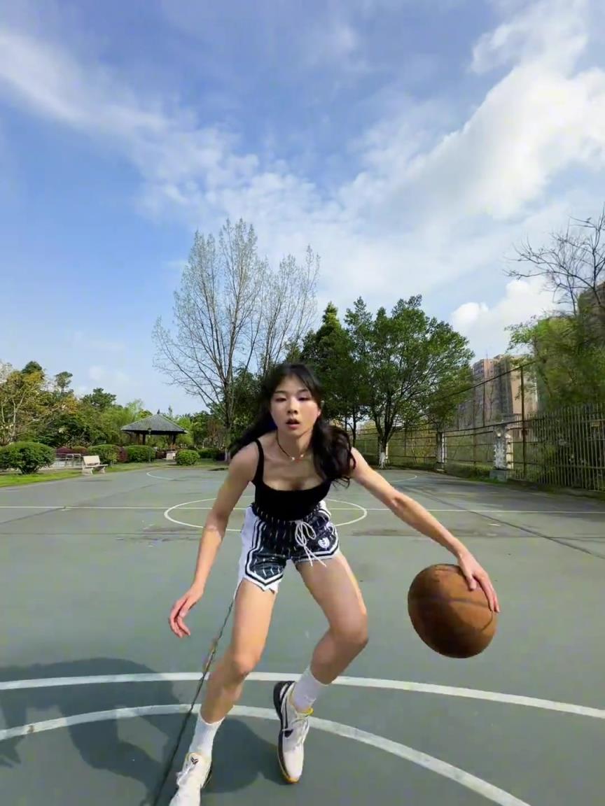 看著有點(diǎn)實(shí)力，敢背打我不？